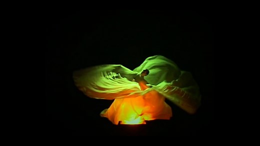 Loïe Fuller premiered her Serpentine Dance at the Folies Bergère nightclub in Paris in 1892.⁠ It was a performance enhanced by the constantly changing and merging jewel-like colours of the lights that shone onto her. ⁠ ⁠ This evocation of Loïe Fuller’s Serpentine Dance by US dancer-choreographer Jody Sperling captures the ethereal beauty and subtle colour effects of the original performances.⁠ ⁠ In our current major exhibition, Colour Revolution, Sperling’s dancing image is reflected on a slopin