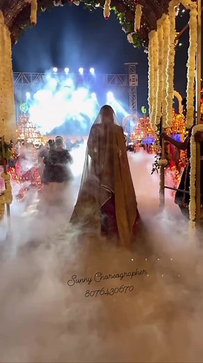 Bride entry with Smoke 💨 #sdeventmanagment #wedding #sunnychoreographer #decor #couple #planning #choreography #groom #bride #smoke #reels #fb SD FILM Studio 7 SUNNY DANCE STUDIO | Sunny Choreographer