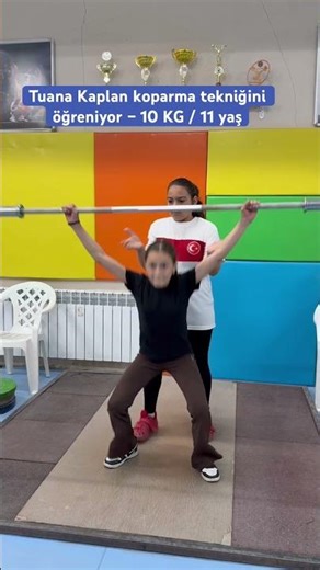 Tuana Kaplan is learning snatch technique – 10 KG / 11 years old