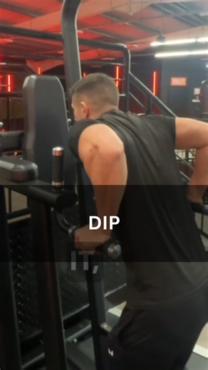 Straight-Bar Dips 101 🔥 A killer upper-body movement for chest, triceps, and shoulders using the same pull-up bar setup. How to do it: 1️⃣ Start with a strong grip and locked-out arms 2️⃣ Lean slightly forward to engage your chest 3️⃣ Lower yourself slow until elbows hit 90° 4️⃣ Press back up while keeping your core tight Add these for serious upper-body strength 👊 #bar dips #straightbardips | JTPT Nutrition