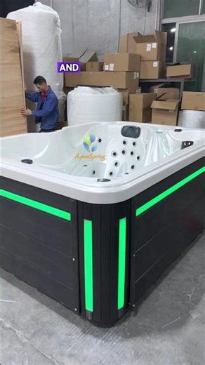 Villa with a small courtyard and a jacuzzi, direct from the factory.