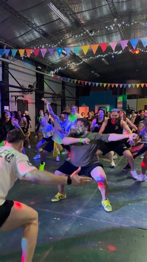 MiKe Gavilan on Instagram: "Aquí Disfrutamos Todos BAILANDO SE VIVE MEJOR 🪄❤️🇦🇷"