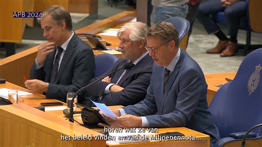 De Algemene Politieke Beschouwingen (APB) staan op het punt te beginnen! In deze video legt Voorzitter Martin Bosma uit hoe deze twee dagen verlopen en waarom sommige fracties tijdens het debat meer spreektijd krijgen dan andere. Tijdens de APB gaan de fractievoorzitters, één dag na Prinsjesdag, met elkaar en met de minister-president in debat over de hoofdlijnen van de Miljoenennota en de rijksbegroting. De APB live meekijken? Kijk dan vanaf 10.15 uur mee op Debat Direct of ga naar onze website