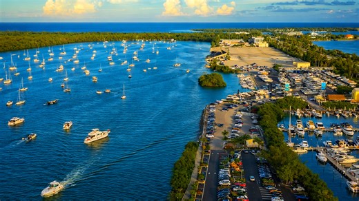 Busy day at the boat harbor
