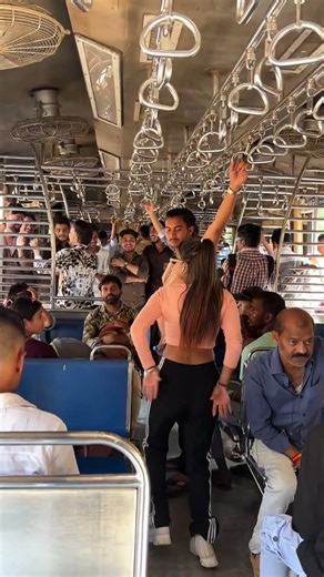 Mumbai local train reaction..🤣😂🤪