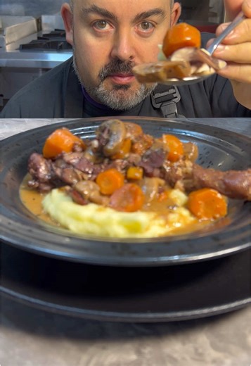 Pollo al vino tinto. Con un buen puré queda delicioso. #cocinaentiktok #receta #pollo