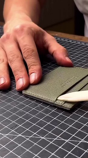 Making a Card Wallet #leathercraft #cardwallet #handmadeleather #foryou #fyp