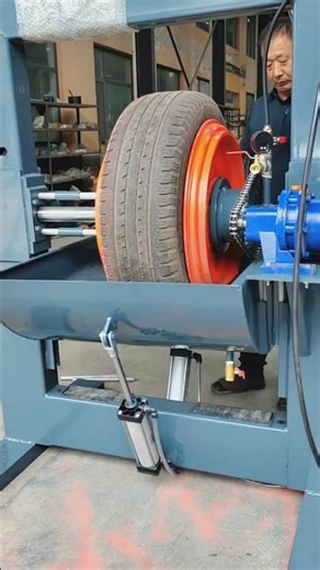 عملية اختبار إطارات السيارة باستخدام آلة خاصة