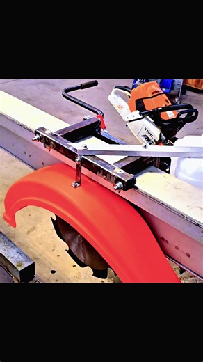 The Chainsaw Swingblade opens up our swingblade technology to homeowners, hobbyists, woodworkers, and remote operators 🌲⚙️ Affordable, powerful, and built for real-world cutting — bringing swingblade performance to a wider market than ever before 🔥 #turbosawmill #chainsawmill #sawmilllife #woodworking #portablemill