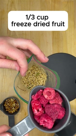 Granola and Berries | Cheap and Easy Backpacking Breakfast