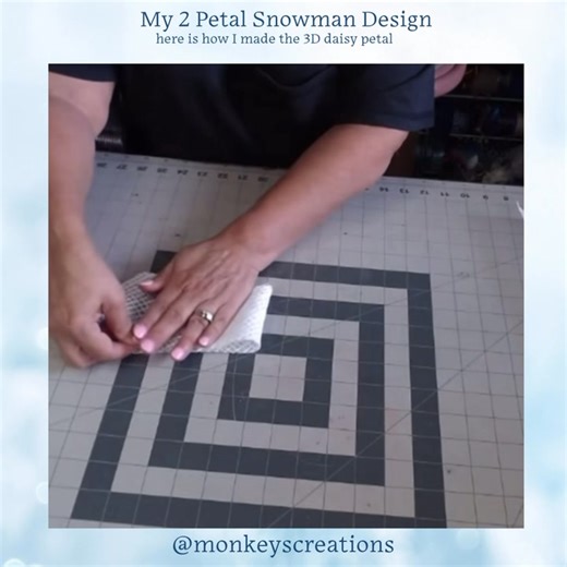 Seen my NEW two petal beaded winter flower? Here is how I did the 3D Daisy petal. The full video is available on my YouTube channel, link in comments. #monkeyscreations #protips #decomesh | Monkey’s Creations