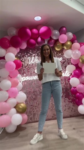 Sarah White (@sarahwhiteofficial)’s videos with original sound - sophia