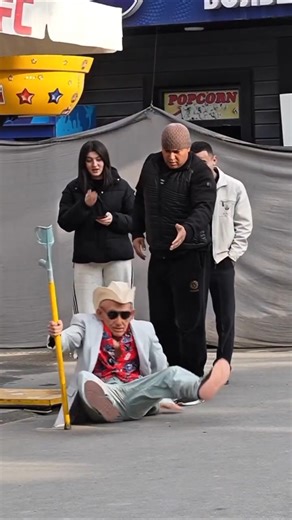 old man boxing prank😈 #shortsfeed #goku #boxing