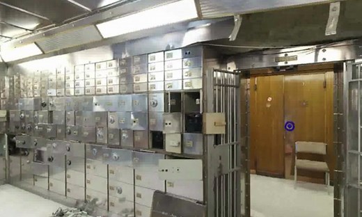 Hatton Garden heist victim recounts news of burglary – video