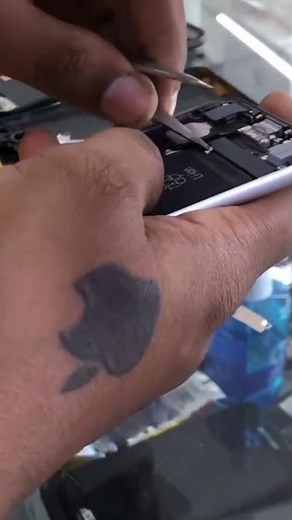 How to remove iphone battery