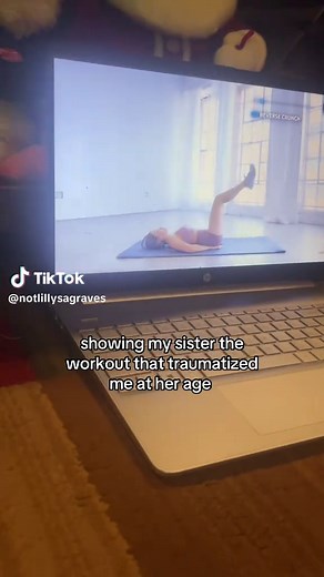 Chloe Ting's 10-Minute Intense AB Workout
