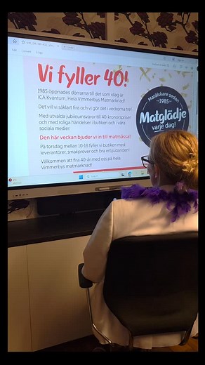 🎉 ICA Kvantum fyller 40 år – och vi firar i 3 veckor med start v45! 🎉 Kom och fira med oss! Det blir bland annat: 🍽️ Matmässa 🎟️ Lotterier & tävlingar 🎈 Rödis kommer på besök ✨️Massor av bra priser! 🍰 Tårtbjudning 💥Medmera Vi lovar feststämning, överraskningar och något för hela familjen. Missa inte vårt jubileum – vi firar stort! 🥳 Så håll utkik i våra sociala medier för mer info 🥳🥳 Välkommen till oss på ICA Kvantum hela Vimmerbys matmarknad🤗 #icakvantumvimmerby | ICA Kvantum Vimmerb