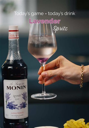 Lavendel Spritz Rezept: einfacher Trend-Cocktail mit Monin Lavender