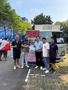 [ Hao Ren Hao Shi Mobile Charity @ Block 2 Jalan Bukit Merah❤️ ] Spent a meaningful morning at Blk 2 Jalan Bukit Merah with @haorenhaoshisingapore (好人好事) and their Mobile Charity 🚚, bringing essential supplies to low-income families 🫶 What made it even more special was that many young volunteers showed up to help this initiative! 💪 Watching them pack, distribute, and connect with residents was truly inspiring – the kampung spirit is alive and well! 🏡✨ A huge thank you to Hao Ren Hao Shi, @su