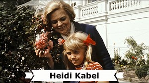Heute ist der 11. Todestag der deutschen Volksschauspielerin, Hörspielsprecherin und Sängerin † Heidi Kabel (eigentlich Heidi Bertha Auguste Kabel, verheiratete Mahler). Geboren am 27. August 1914 in Hamburg und gestorben am 15. Juni 2010 ebenda. 1932 begleitete Heidi Kabel eine Freundin zum Vorsprechen in der „Niederdeutschen Bühne Hamburg“, dem heutigen Ohnsorg-Theater, einem Theater, das Stücke in plattdeutscher Sprache aufführt. Dabei wurde sie entdeckt und erhielt von Theatergründer Richard