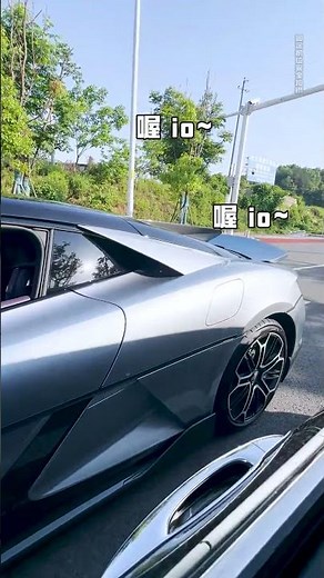This car can sing dance and even do rap. We will see if it can play basketball later. #偶遇