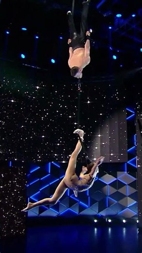 Longest duration spinning on aerial straps supporting a PERSON with the mouth! 😱