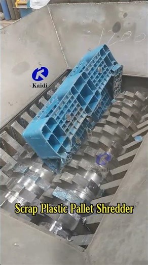 Double Shaft Shredder Turns Plastic Pallets into Recyclable Pieces
