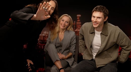 Tron: Ares, Gillian Anderson ed Evan Peters sono i Dillinger: Jared Leto interrompe l'intervista