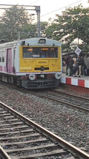 Big Horn at Masjid Mumbai Local Train #train #trainviews@trainviews