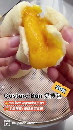 #bapao 🐼Panda Kitchen-Handmade Steamed Buns The most authentic and delicious Chinese buns in Bali！ 💕Panda Kitchen's buns for food delivery is your best solution ❓When you can't figure out what to eat at home ❓When busy with work and preparing meals for children and loved ones ❓When miss the deliciousness buns All buns can be frozen directly too,just reheat it before serve them on the table✨ Our bus all have Juicy fillings and the warping are so Soft and Fluffy 😋 Variety of choices ⬇️ Serving