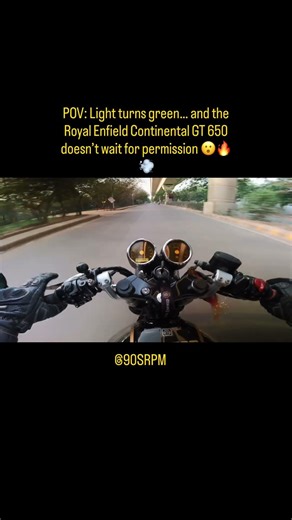 POV: Light turns green… and the Royal Enfield Continental GT 650 doesn’t wait for permission 😮‍🔥