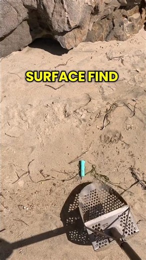 Surface Find!😵‍💫 #metaldetecting #beachmetaldetecting #beachcombing #treasurehunting