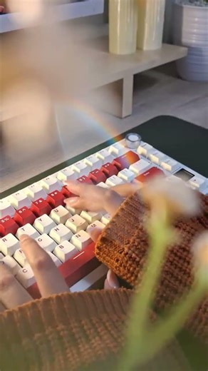 Buổi gõ phím với bàn phím AK820 Pro của ajazz. Chúc một tuần mới vui vẻ! ✨