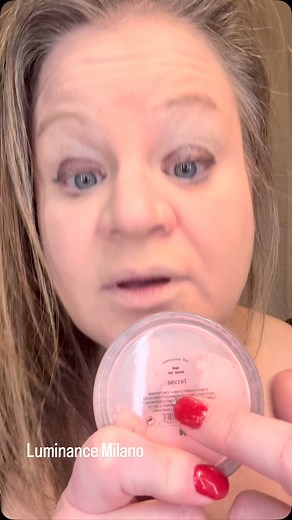 Melissa Barnes on Instagram: "Discover the Blurring Setting Powder by Luminance Milano! ⭐️⭐️⭐️#1 RATED ANTI-AGE INNOVATION FOR 2024!⭐️⭐️⭐️ #LuminanceMilano #settingpowder #makeuptok #makeup #powder #bakingfoundation #makeupproducts #makeup #reducesappearanceofwrinkles ##makeupinstagram #BeautyRevolution #blurringpowder #flawless"