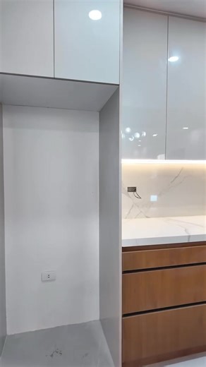 Stylish Modular Kitchen Installation with Smart Storage Solutions