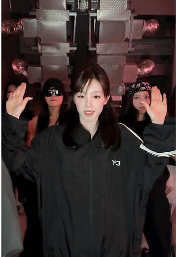 YUQI City Dance in Hong Kong — Energetic K-pop Dance Clip