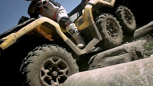 Le Outlander 6X6 établit la nouvelle norme de sa catégorie en atteignant des destinations jusqu’à maintenant inaccessibles. Le voici en son et en image. | Can-Am Off-Road