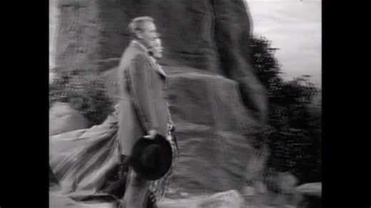 “Mar de hierba” (“Sea of Grass”, 1947), de Elia Kazan, un melodrama río con tintes de “Gigante” que tiene una heroína muy atrevida para la época (Katharine Hepburn), ya que intenta hacer pasar al hijo de su amante (Melvyn Douglas) por el de su marido (Spencer Tracy). Increíblemente, se estrenó en España, aunque con algún corte. #notoriousediciones #mardehierba #seaofgrass #eliakazan #katharinehepburn #spencertracy #melvyndouglas | Notorious Ediciones
