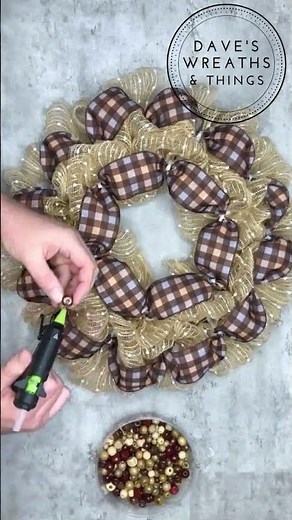 Highland Cow Themed Wreath - Shorts - Folded Ruffle Wreath DIY - #wreath ‪@DavesWreaths‬