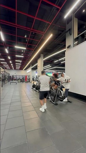 How to actually survive an air bike session 🚲 #gymtips #workout #fitness