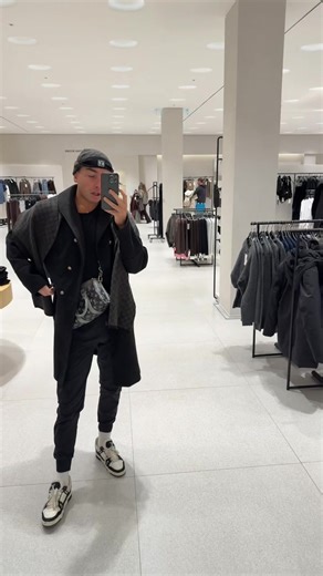 No room to carry my own shopping bags #fyp #zara