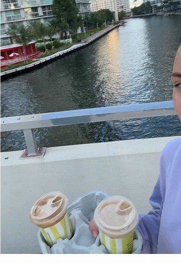 I wasn’t meant to work, put me on a damn boat n take me to a sandbar ‼️‼️ #miami