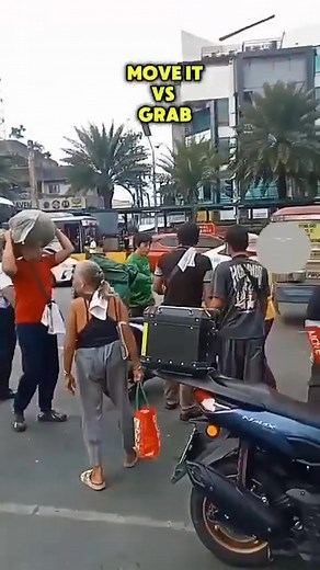 Move it rider vs grab food rider 😁😁 #ccto #MOVEITRIDER #GrabRider | HULI CAM