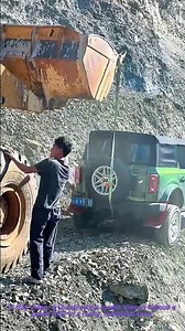 Construction Loader Rescue Fail – Heavy Equipment Accidentally Crushes Car in Misoperation