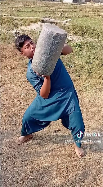Stone Lifting Techniques with Pehlwan Malik Alyan