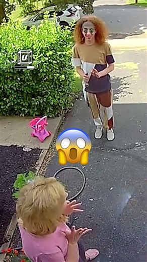 My mom was scared by our neighbor 💀🤣 #funny #neighbor #caughtoncamera