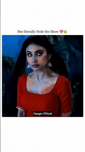 She Literally Stole The Show🥹🔥🫶🏻 #naagin #mouniroy #explore #love #bollywood #trendingshorts #shorts