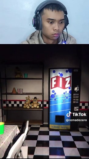 Five Nights at Freddy's: Explore Animatronic Spring Freddy