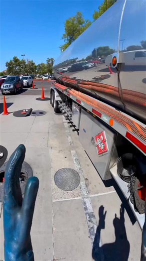 📍 Gilbert, AZ ⛽️ 8,500 gals. unleaded 💰 $30,000 load Takes about 15-20 minutes to empty the entire truck! | Henry Stewart