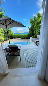 Barfußluxus, Ruhe und dieses ganz besondere Malediven-Gefühl 🌊✨ Im The Westin Maldives Miriandhoo Resort startest du den Tag mit Blick auf türkisblaues Wasser und beendest ihn mit Sonnenuntergängen, die man nie vergisst. Großzügige Villen, ein traumhaftes Hausriff und die perfekte Balance aus Entspannung, Kulinarik und Aktivsein. 👉 Natürlich bei uns buchbar – schreib uns einfach per WhatsApp und wir kümmern uns um dein persönliches Malediven-Angebot. | Besser Urlauben